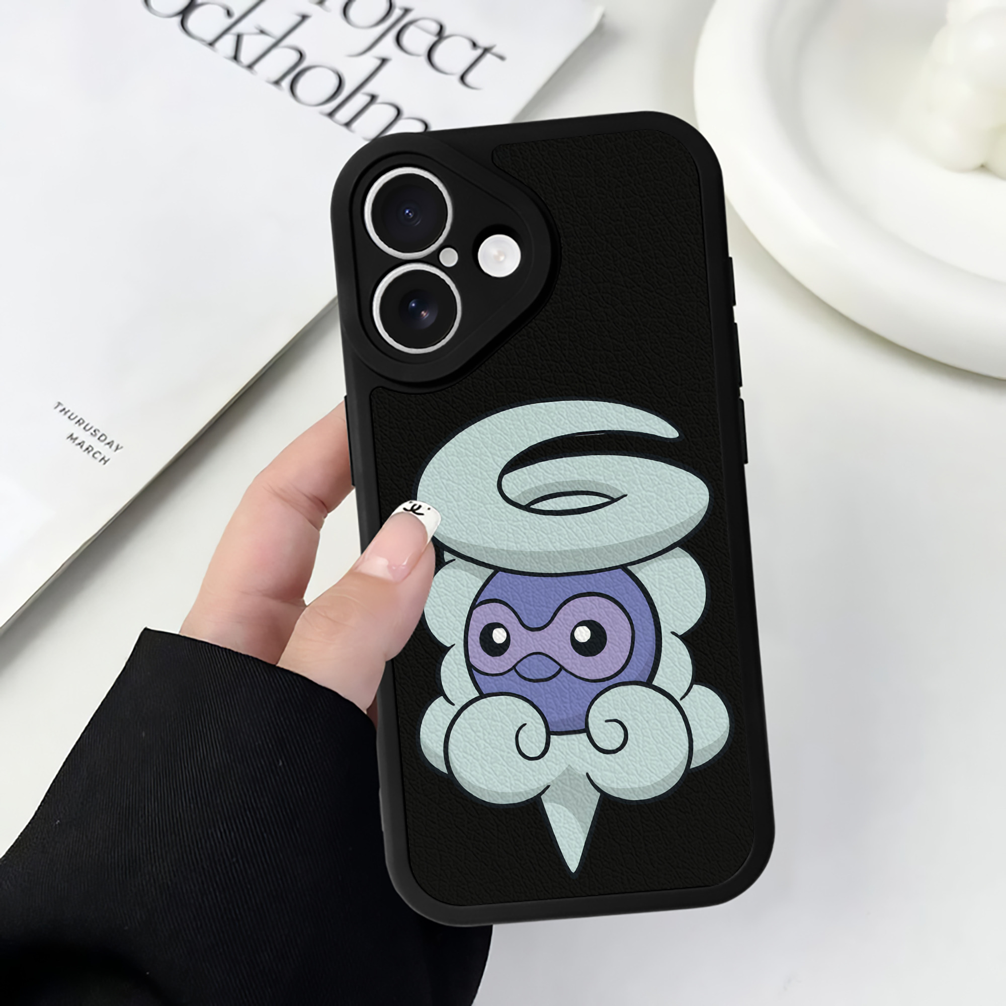 （画像用） ポケットモンスター Pokémon 【iPhone 16シリーズ対応】シリコンスマホケース（レザー調） 材質：シリコン